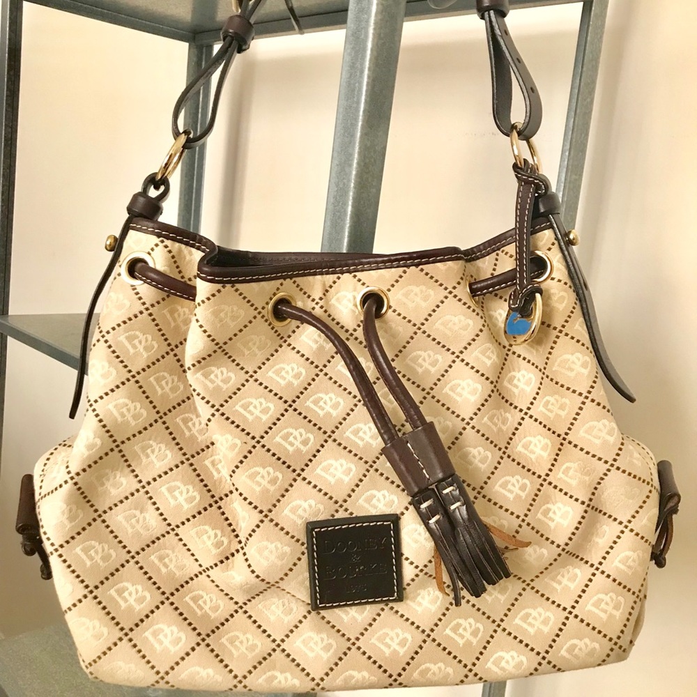 Dooney & Bourke medium sized Shoulder bag